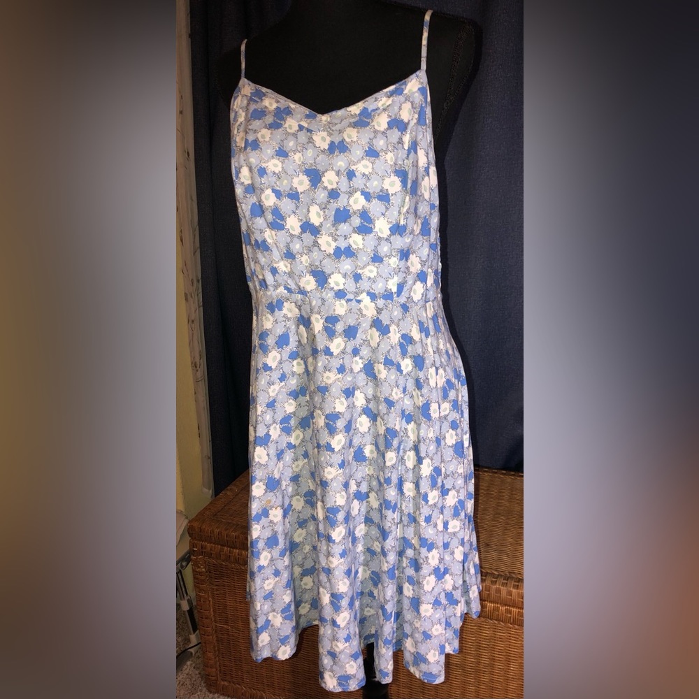 Like New Old Navy Blue and Floral White Summer Dress 2024 Color Fashion Trend